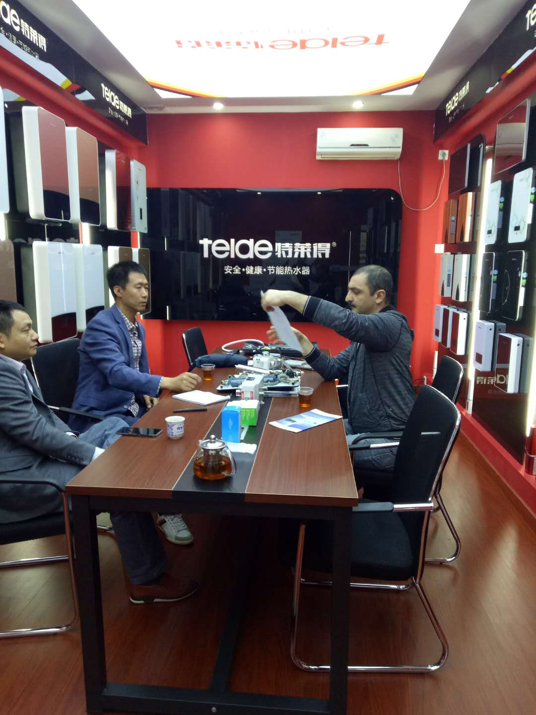 烈歡迎俄羅斯客戶蒞臨我司，恭賀成功簽約！